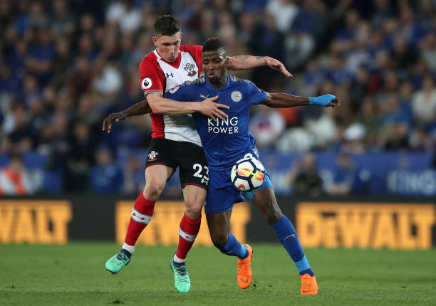 实施严格的 实施严格的